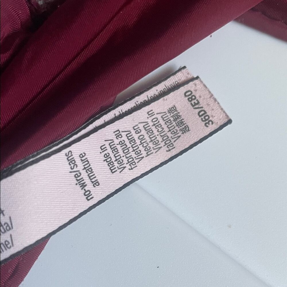 Victoria's Secret Red Bra non-wire / wire free bra - Picture 6 of 6